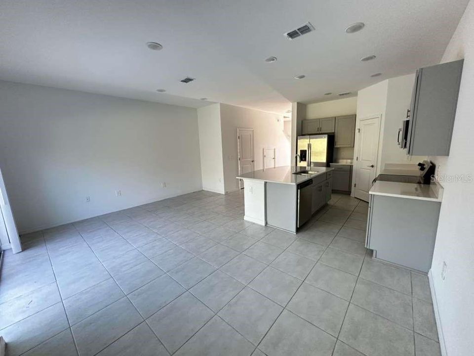 В аренду: $1,850 (3 спален, 2 ванн, 1407 Квадратных фут)