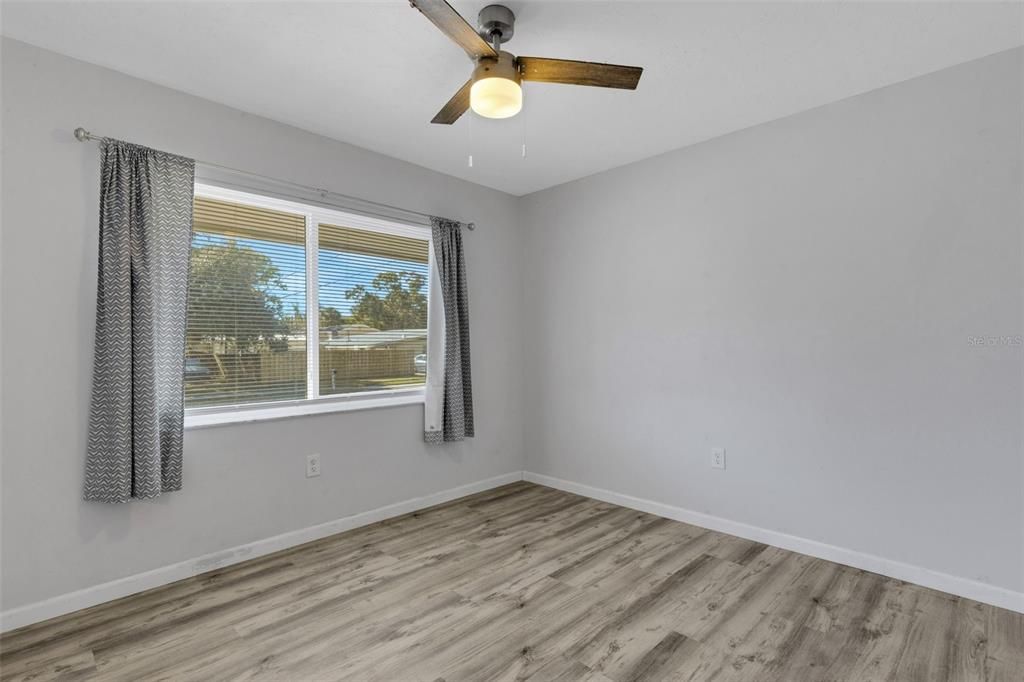 For Sale: $320,000 (2 beds, 2 baths, 988 Square Feet)