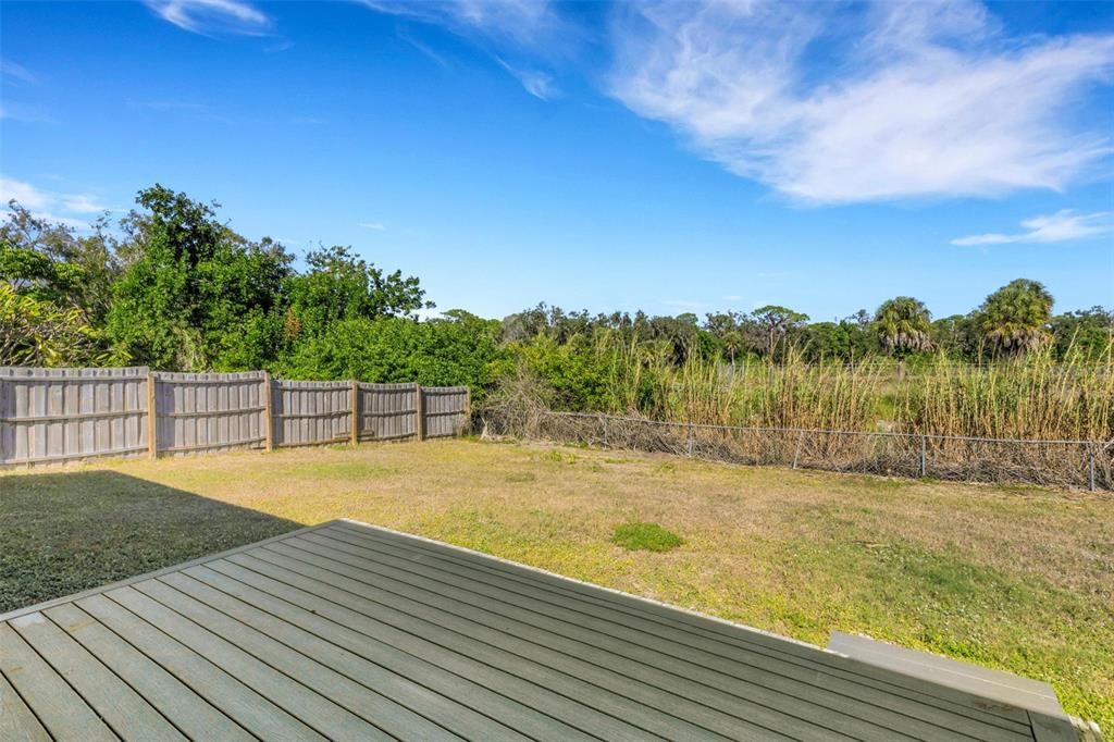 For Sale: $320,000 (2 beds, 2 baths, 988 Square Feet)