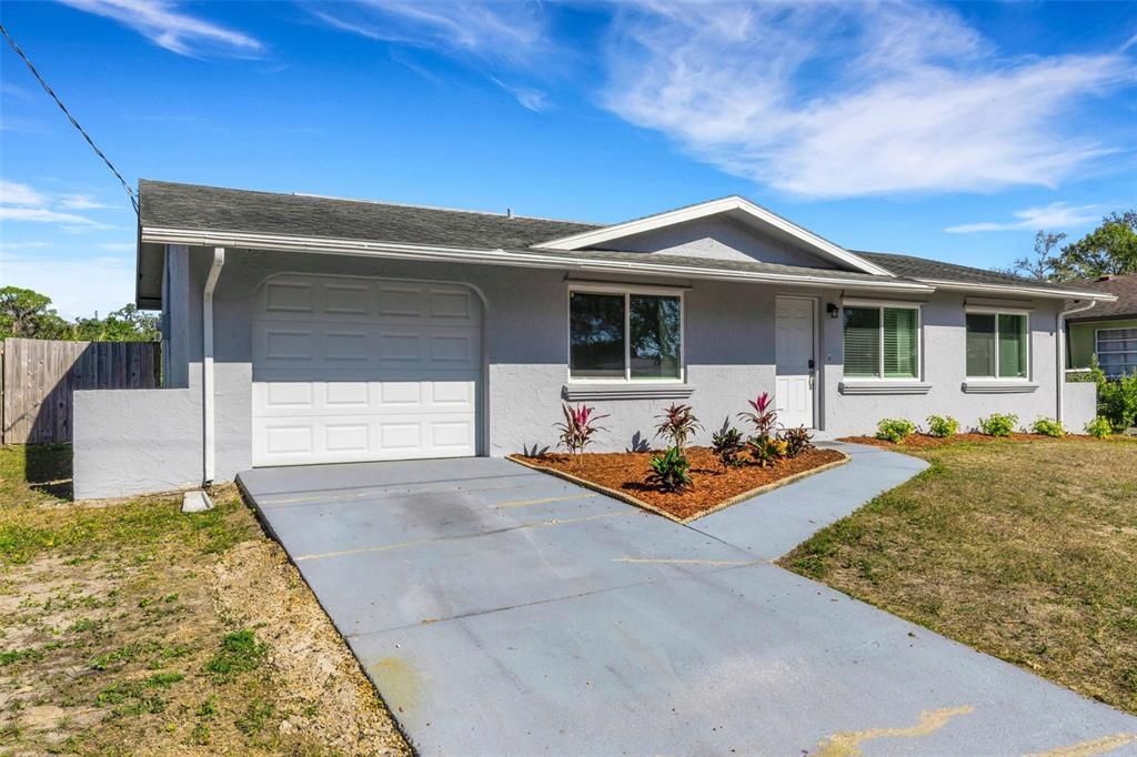 For Sale: $320,000 (2 beds, 2 baths, 988 Square Feet)