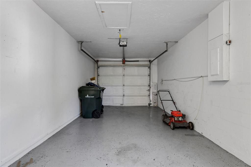 For Sale: $320,000 (2 beds, 2 baths, 988 Square Feet)