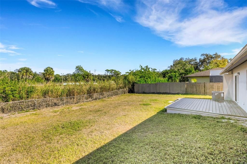 For Sale: $320,000 (2 beds, 2 baths, 988 Square Feet)