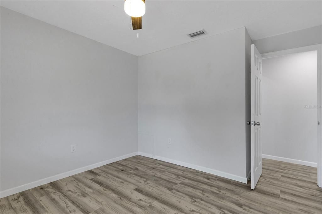 For Sale: $320,000 (2 beds, 2 baths, 988 Square Feet)