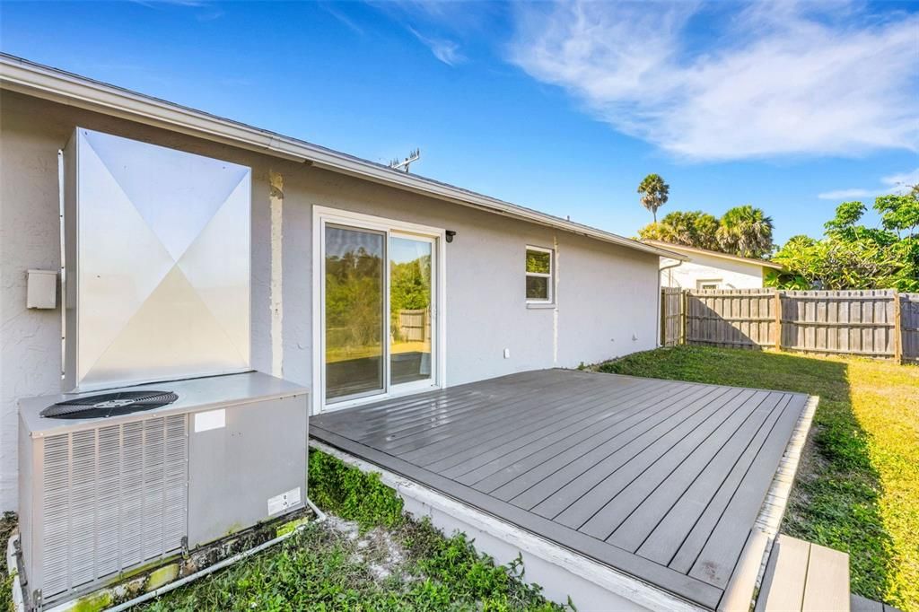 For Sale: $320,000 (2 beds, 2 baths, 988 Square Feet)