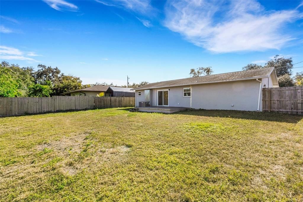 For Sale: $320,000 (2 beds, 2 baths, 988 Square Feet)