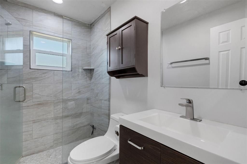 For Sale: $320,000 (2 beds, 2 baths, 988 Square Feet)