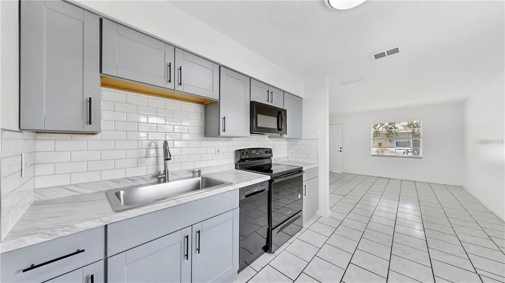 For Rent: $1,680 (2 beds, 1 baths, 1404 Square Feet)