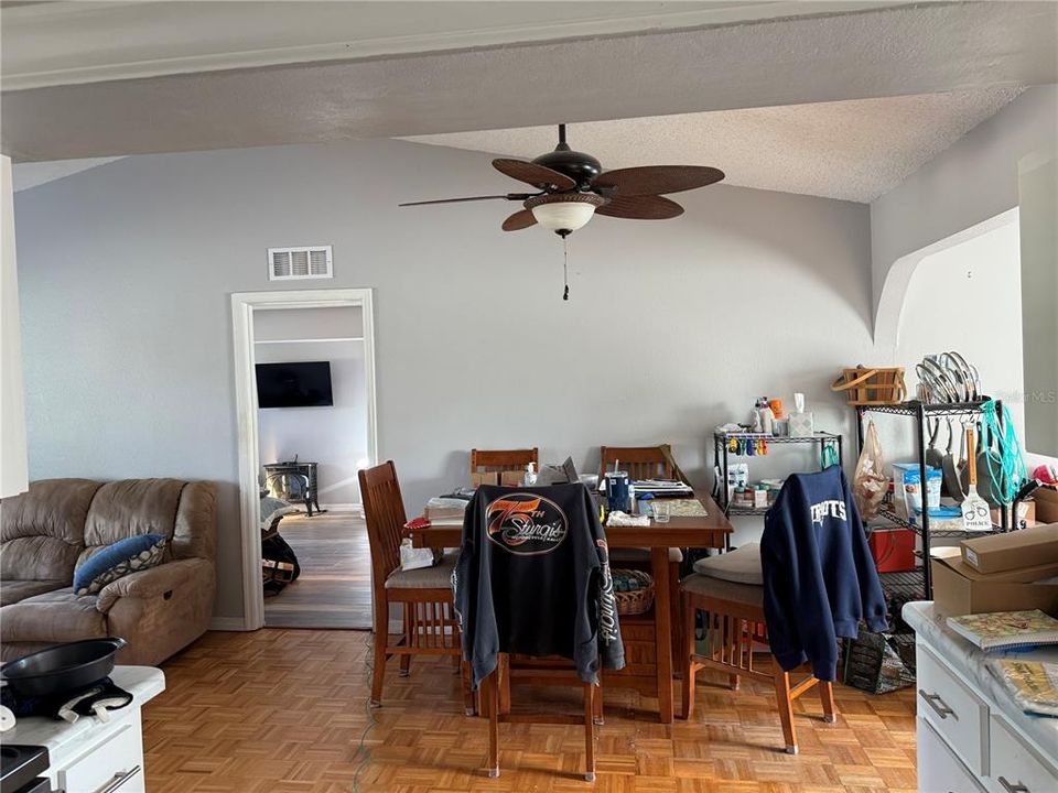 待售: $329,000 (3 贝兹, 2 浴室, 1449 平方英尺)