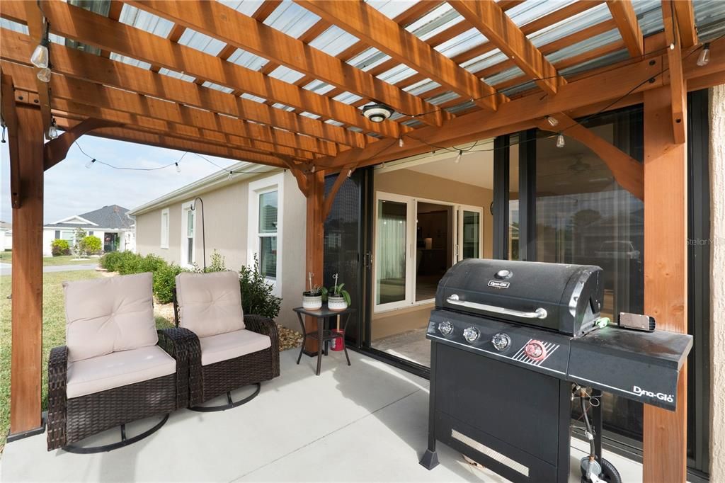 For Sale: $725,000 (3 beds, 2 baths, 1998 Square Feet)