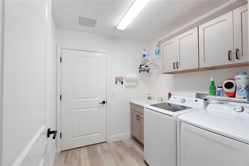 For Sale: $725,000 (3 beds, 2 baths, 1998 Square Feet)