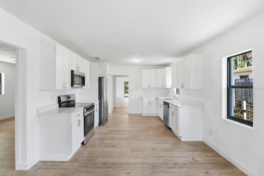 待售: $225,000 (3 贝兹, 2 浴室, 1560 平方英尺)