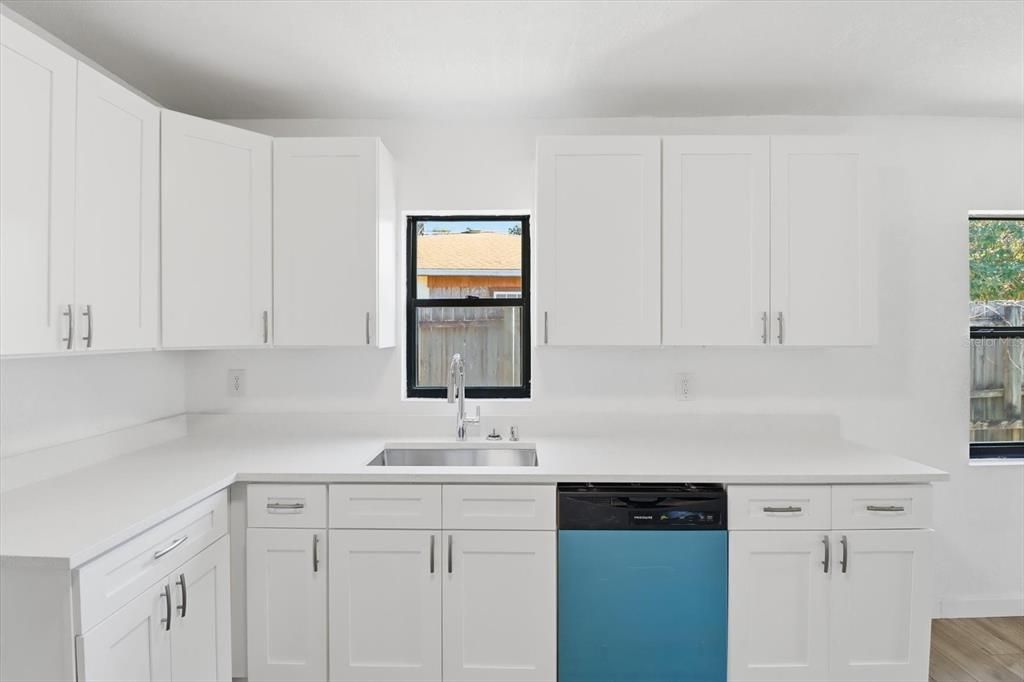 待售: $225,000 (3 贝兹, 2 浴室, 1560 平方英尺)