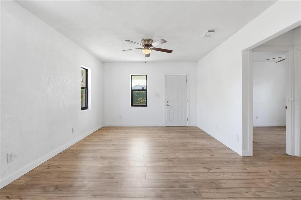 待售: $225,000 (3 贝兹, 2 浴室, 1560 平方英尺)