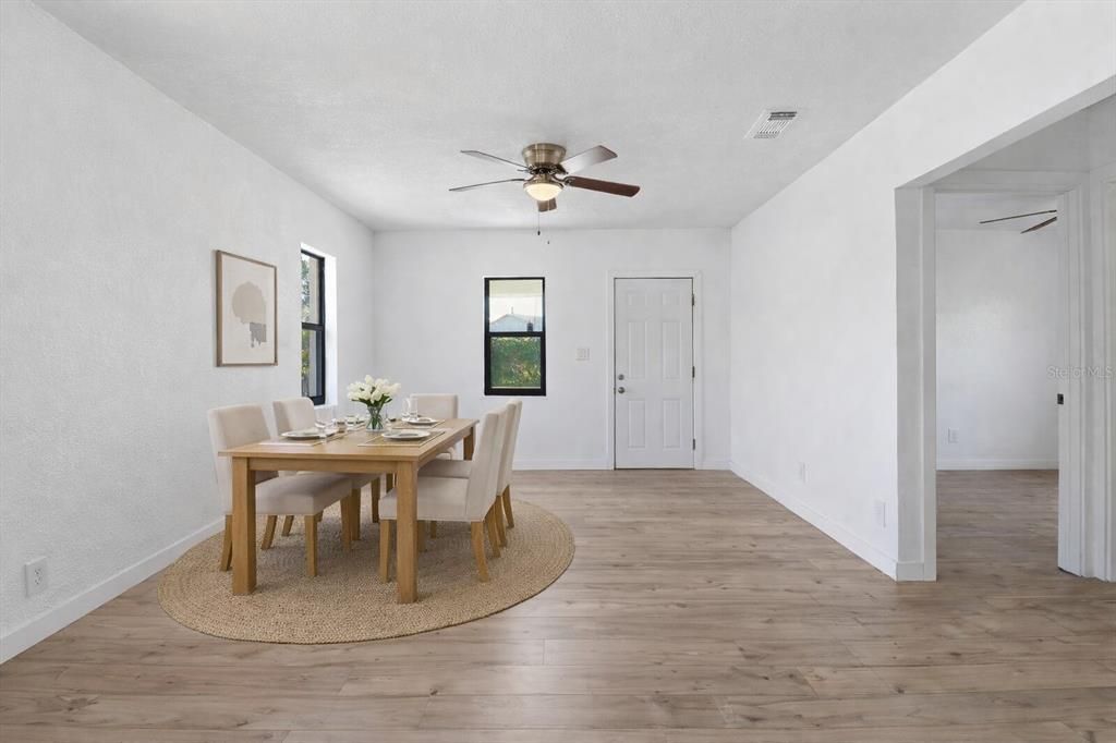 待售: $225,000 (3 贝兹, 2 浴室, 1560 平方英尺)