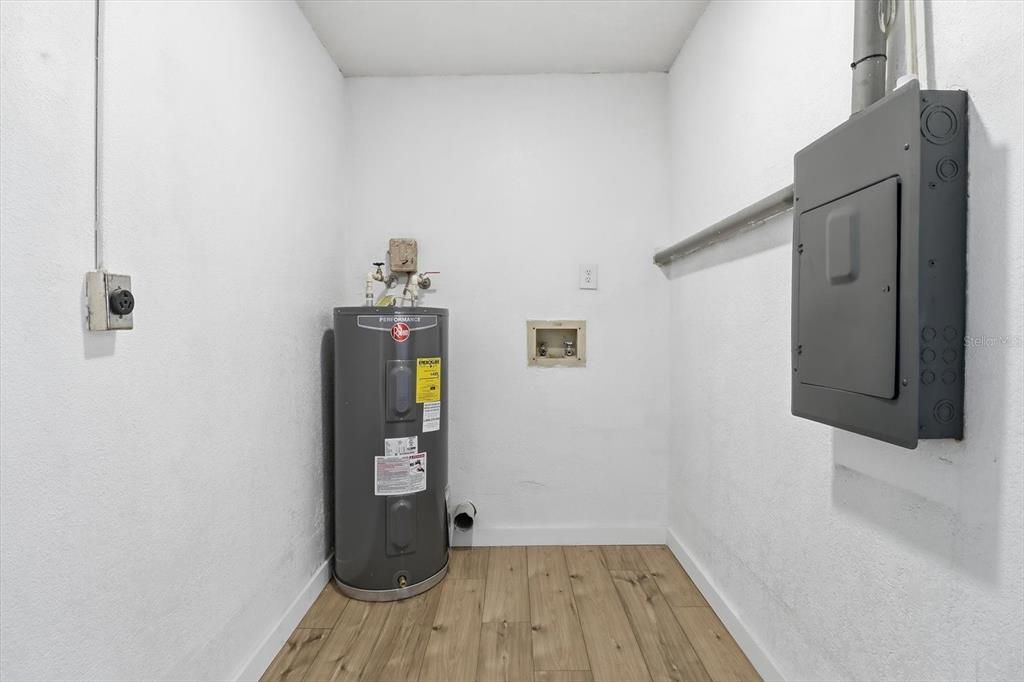 待售: $225,000 (3 贝兹, 2 浴室, 1560 平方英尺)