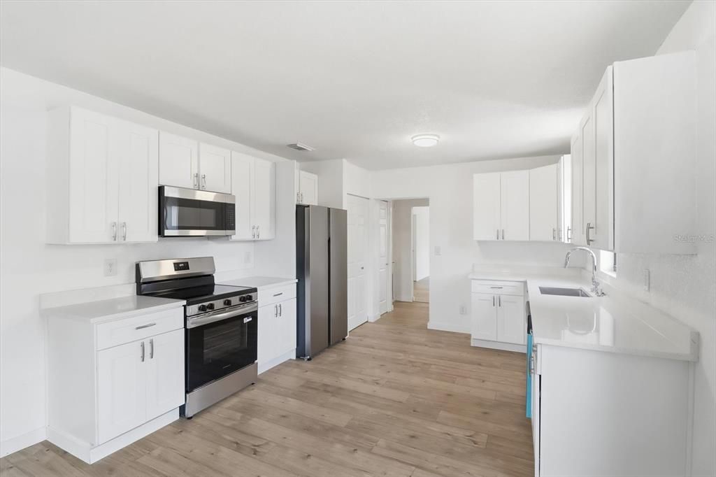 待售: $225,000 (3 贝兹, 2 浴室, 1560 平方英尺)