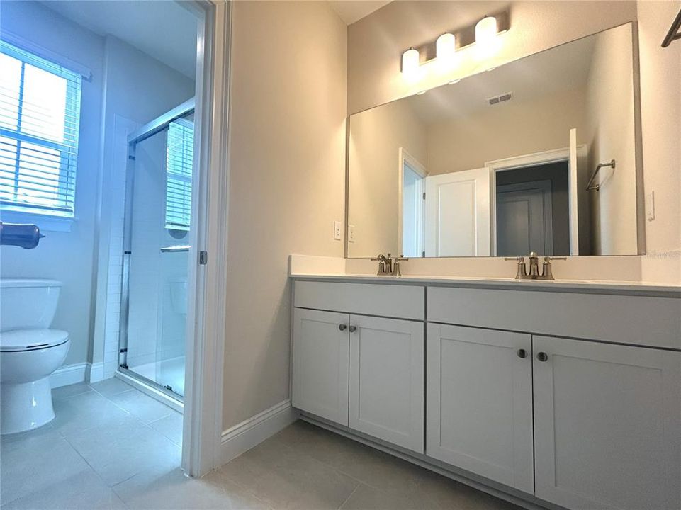 For Rent: $4,400 (5 beds, 4 baths, 3243 Square Feet)