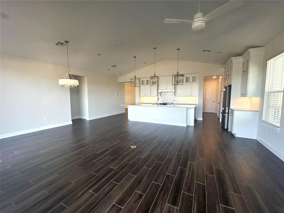 For Rent: $4,400 (5 beds, 4 baths, 3243 Square Feet)