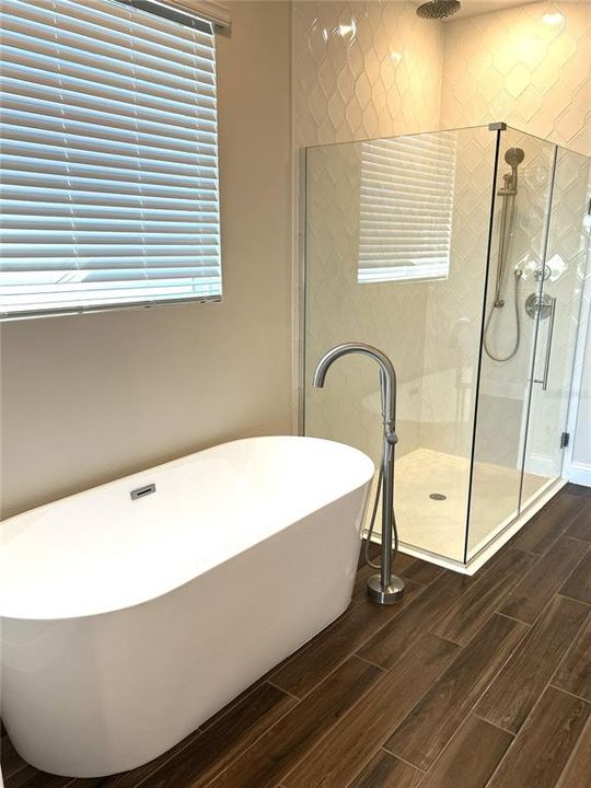 For Rent: $4,400 (5 beds, 4 baths, 3243 Square Feet)