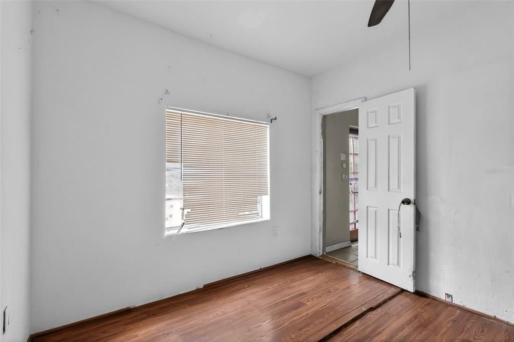 For Sale: $199,900 (4 beds, 2 baths, 2094 Square Feet)