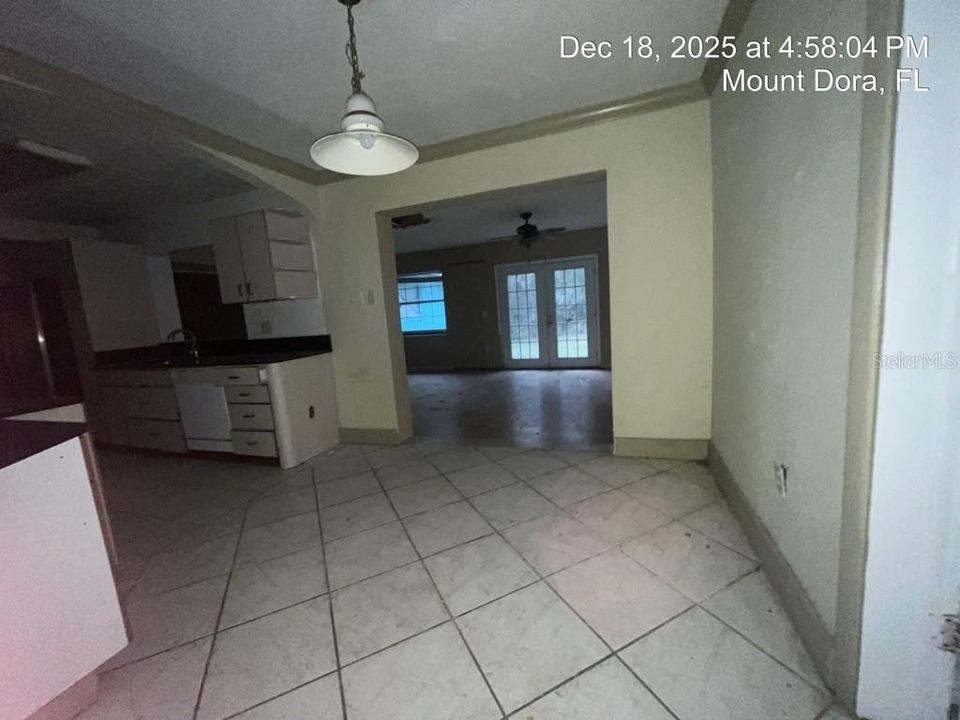 For Sale: $199,900 (4 beds, 2 baths, 2094 Square Feet)