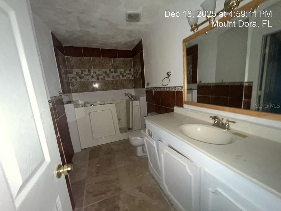 For Sale: $199,900 (4 beds, 2 baths, 2094 Square Feet)