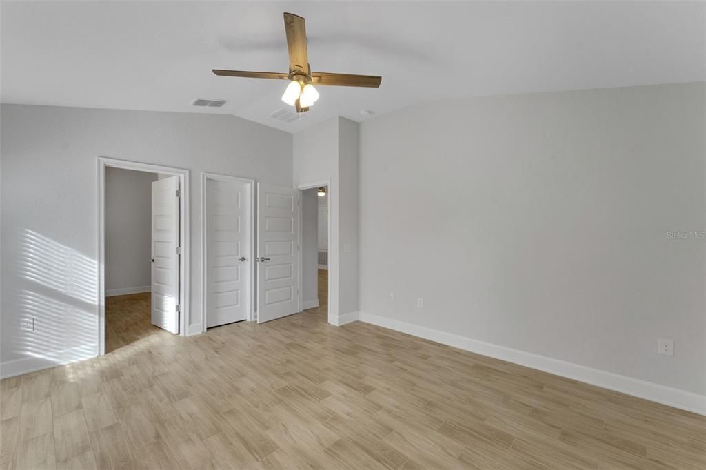 На продажу: $299,900 (4 спален, 2 ванн, 1814 Квадратных фут)