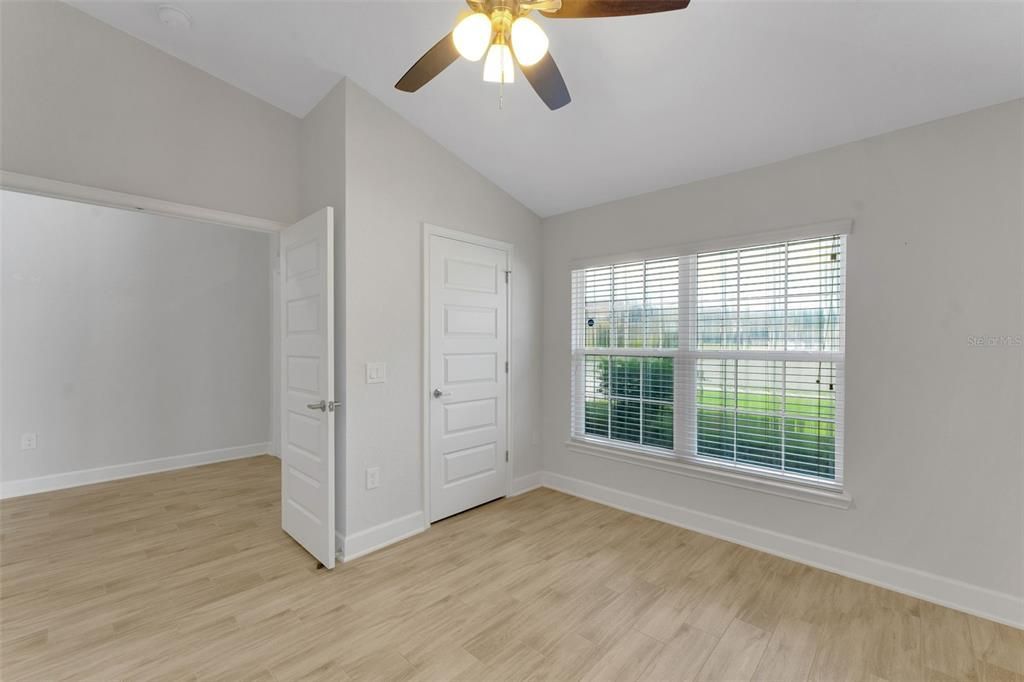 На продажу: $299,900 (4 спален, 2 ванн, 1814 Квадратных фут)