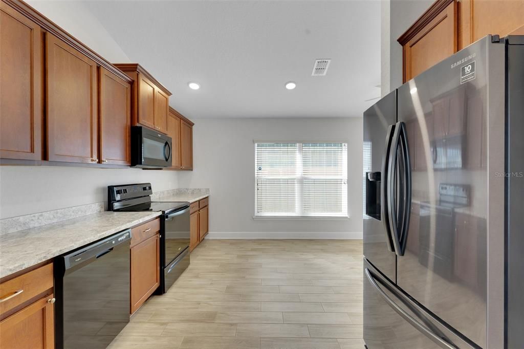 На продажу: $299,900 (4 спален, 2 ванн, 1814 Квадратных фут)