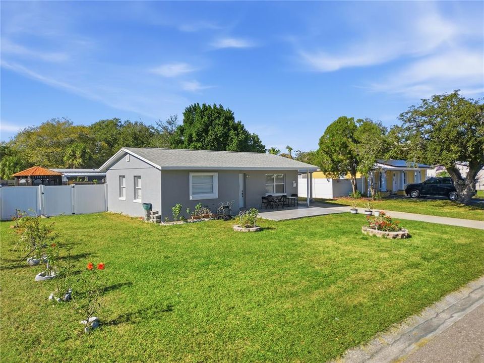 待售: $285,000 (3 贝兹, 1 浴室, 962 平方英尺)