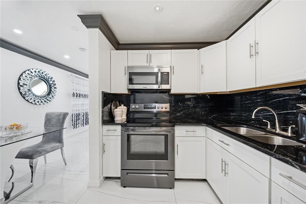 待售: $285,000 (3 贝兹, 1 浴室, 962 平方英尺)