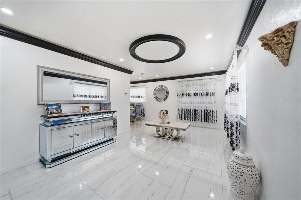 待售: $285,000 (3 贝兹, 1 浴室, 962 平方英尺)