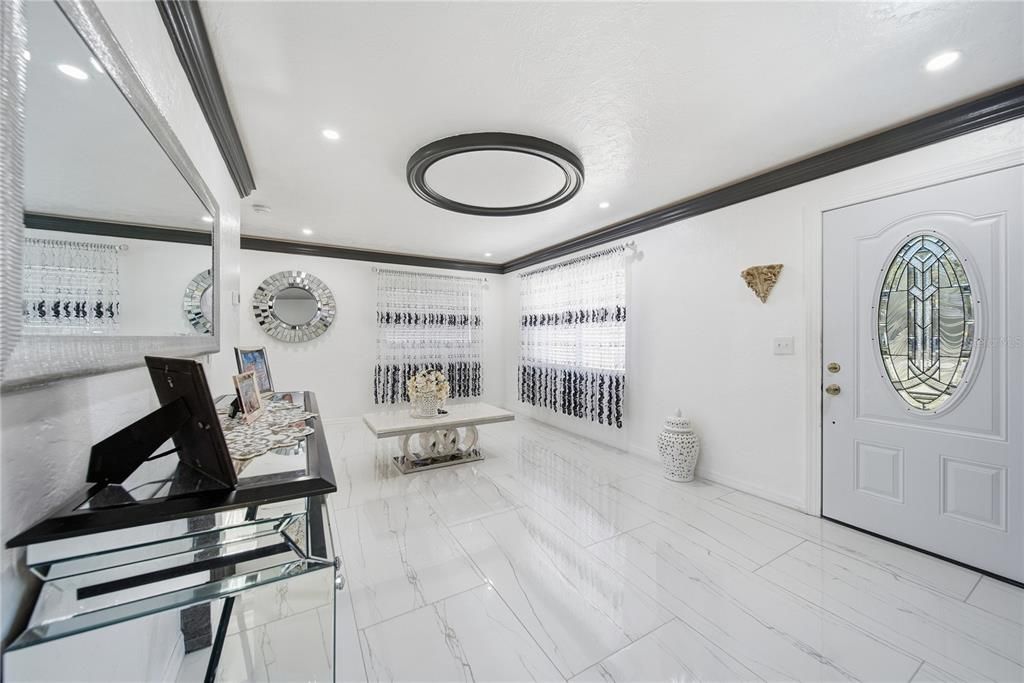 待售: $285,000 (3 贝兹, 1 浴室, 962 平方英尺)