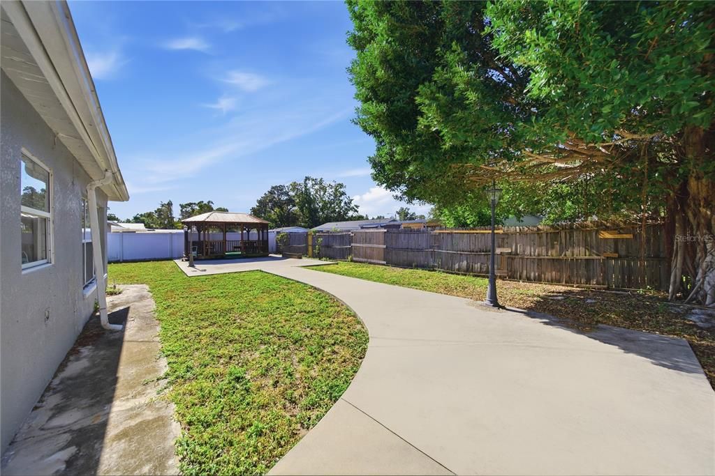 待售: $285,000 (3 贝兹, 1 浴室, 962 平方英尺)