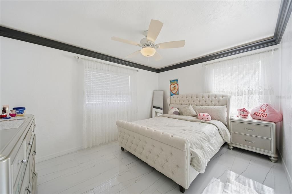 待售: $285,000 (3 贝兹, 1 浴室, 962 平方英尺)