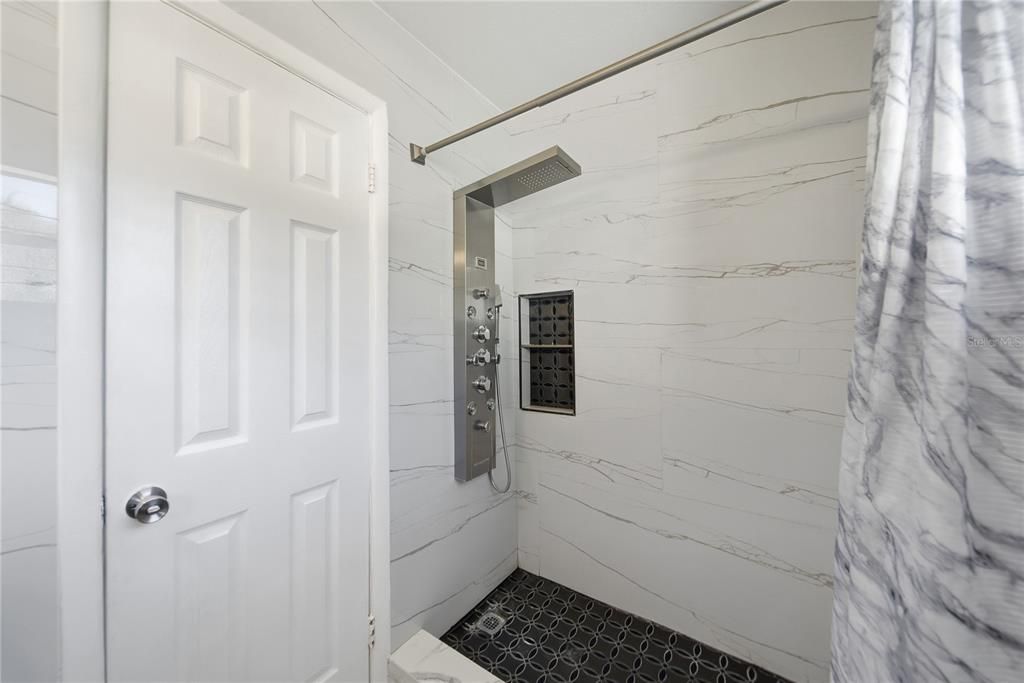 待售: $285,000 (3 贝兹, 1 浴室, 962 平方英尺)