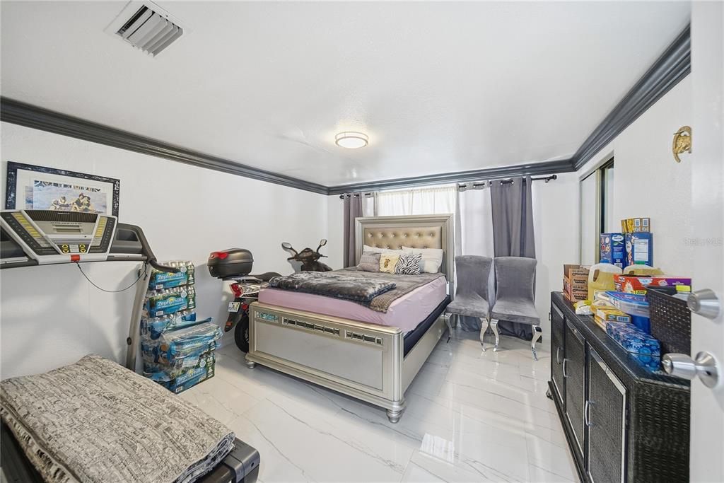 待售: $285,000 (3 贝兹, 1 浴室, 962 平方英尺)