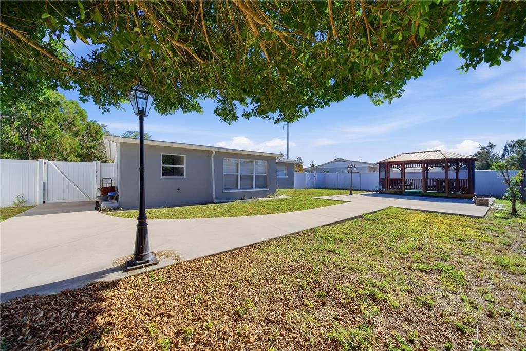 待售: $285,000 (3 贝兹, 1 浴室, 962 平方英尺)