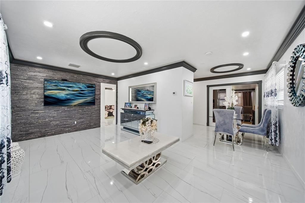 待售: $285,000 (3 贝兹, 1 浴室, 962 平方英尺)