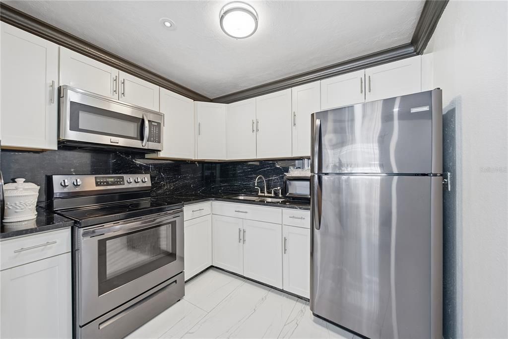 待售: $285,000 (3 贝兹, 1 浴室, 962 平方英尺)