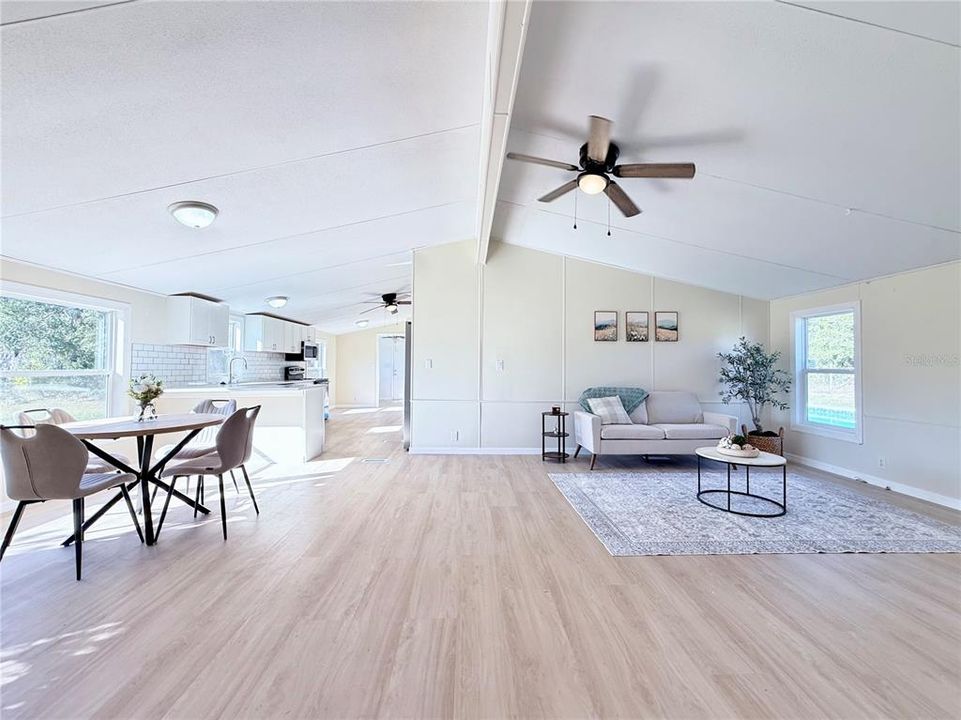 На продажу: $310,000 (3 спален, 2 ванн, 1620 Квадратных фут)