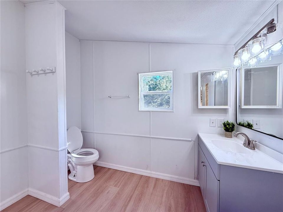 На продажу: $310,000 (3 спален, 2 ванн, 1620 Квадратных фут)