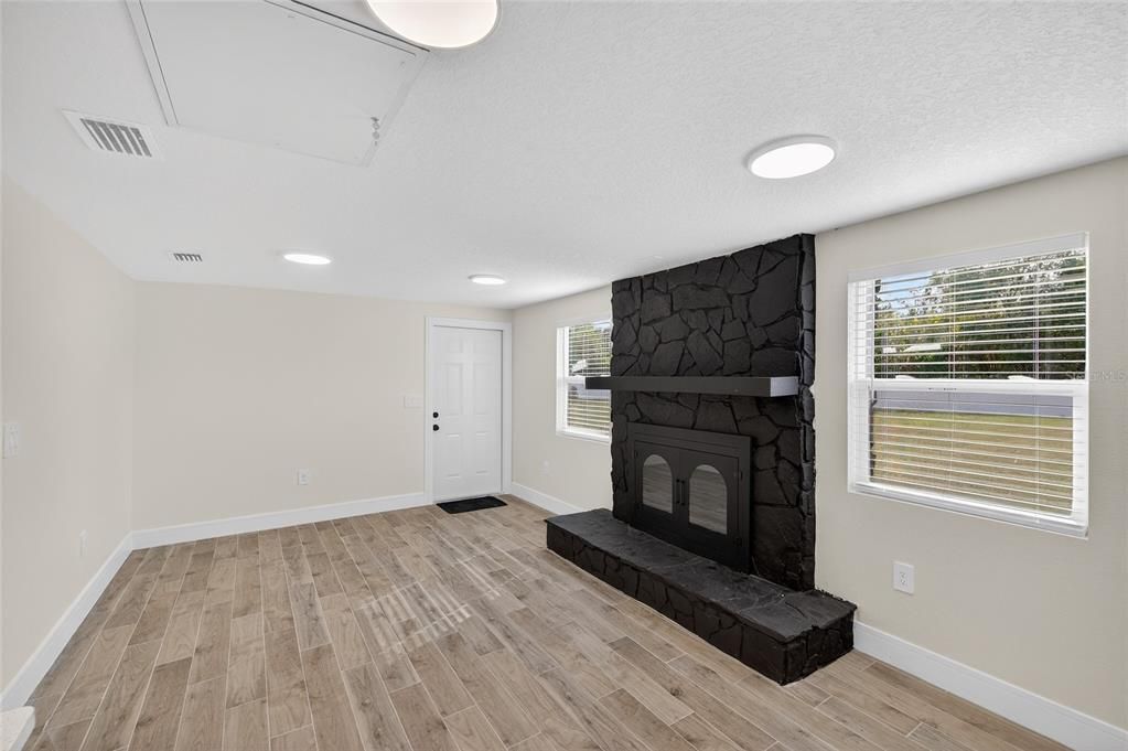 待售: $285,900 (3 贝兹, 2 浴室, 892 平方英尺)