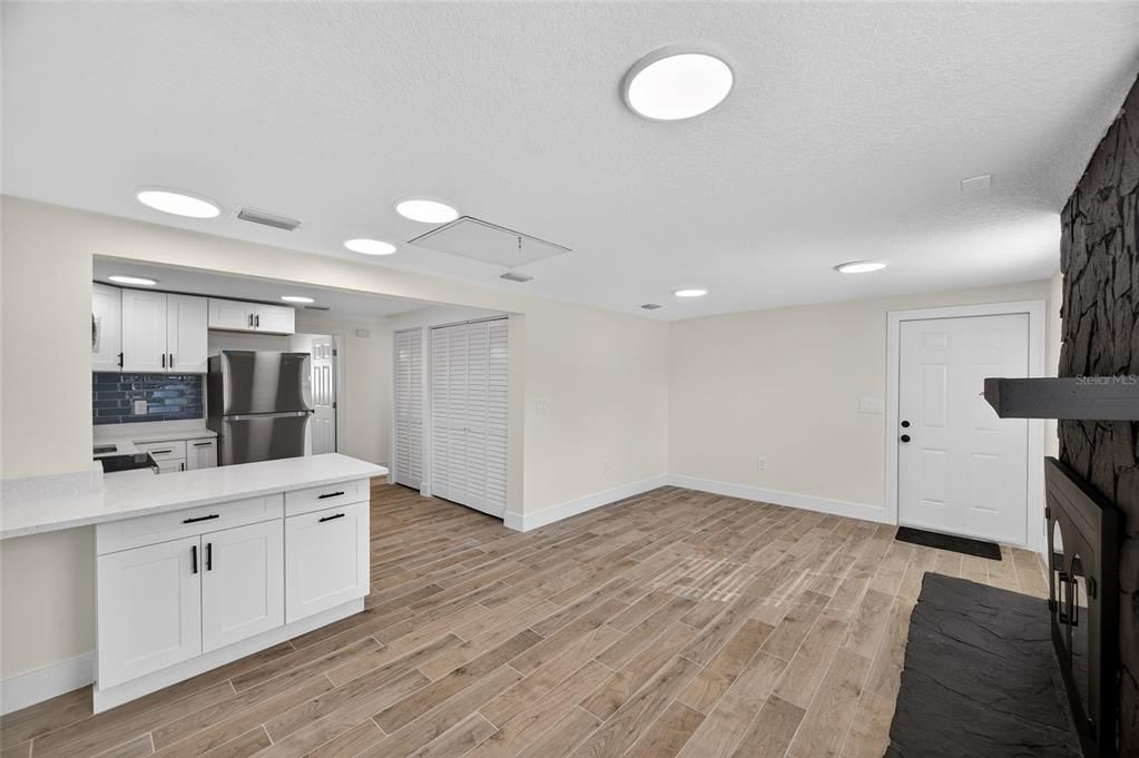 待售: $285,900 (3 贝兹, 2 浴室, 892 平方英尺)