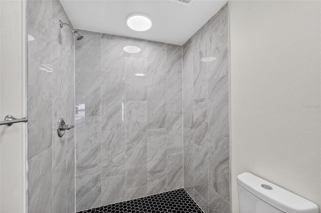 待售: $285,900 (3 贝兹, 2 浴室, 892 平方英尺)