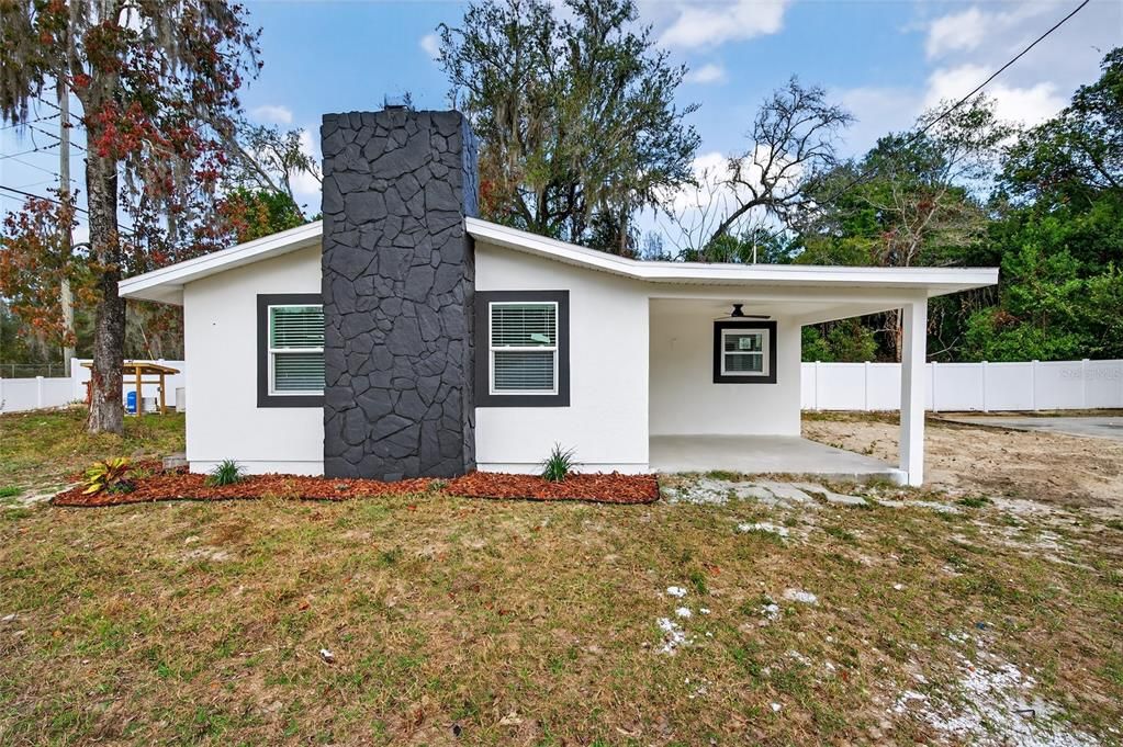 待售: $285,900 (3 贝兹, 2 浴室, 892 平方英尺)