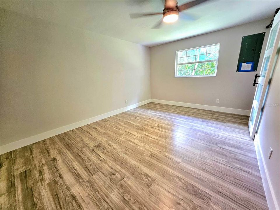 На продажу: $280,000 (3 спален, 1 ванн, 1312 Квадратных фут)