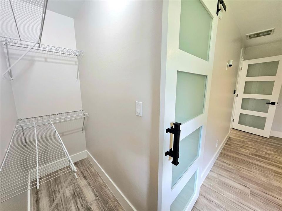 На продажу: $280,000 (3 спален, 1 ванн, 1312 Квадратных фут)