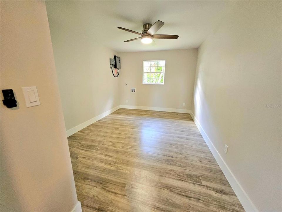 На продажу: $280,000 (3 спален, 1 ванн, 1312 Квадратных фут)