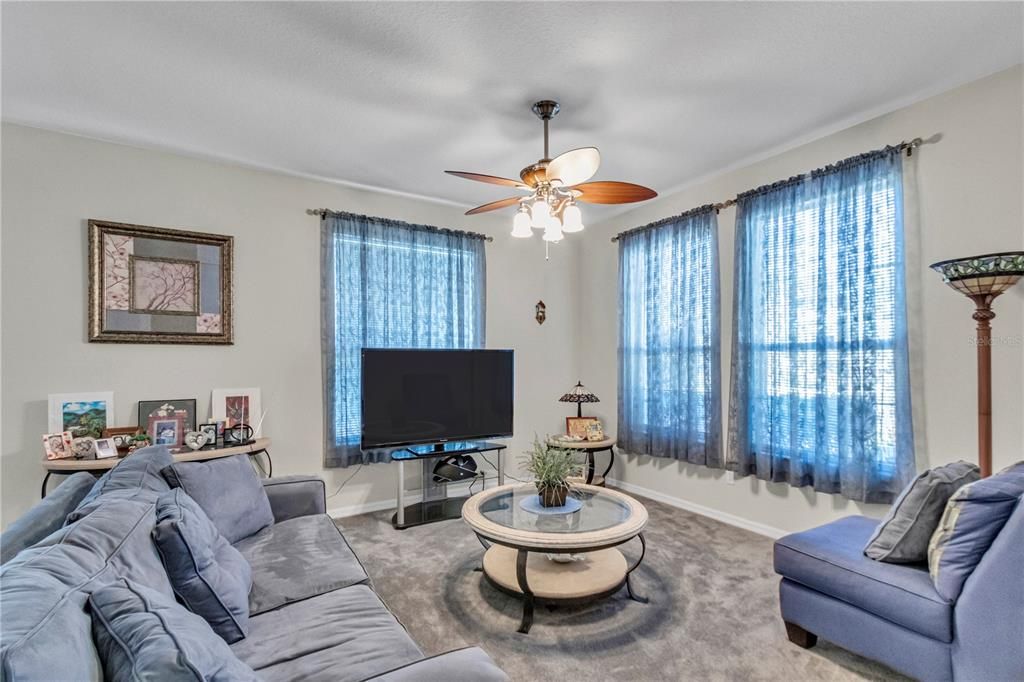 En Venta: $499,000 (5 camas, 3 baños, 3062 Pies cuadrados)